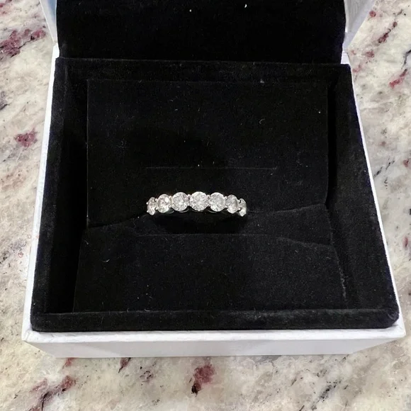 White 18K Diamond Anniversary Ring - Picture 2 of 9